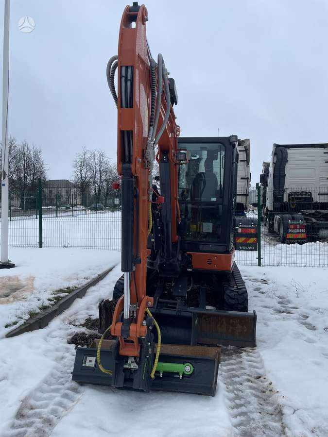 Hitachi ZX38U-6, mini ekskavatoriai