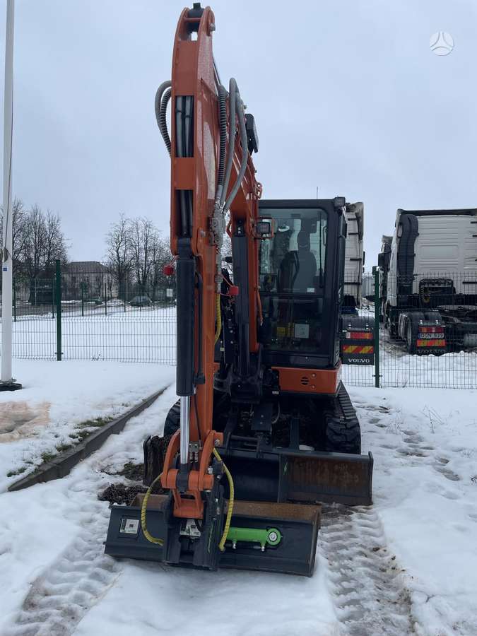 Hitachi ZX38U-6, мини-экскаваторы