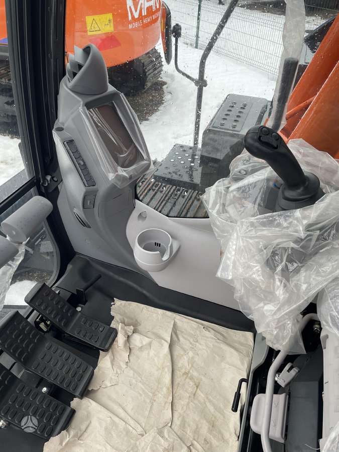 Hitachi ZX130-6, ekskavatoriai