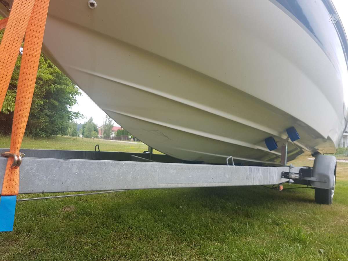 BAYLINER CAPRI 212, yachts / cruisers