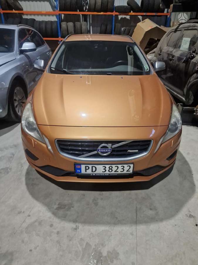 Volvo V60 по частям. Eiropa