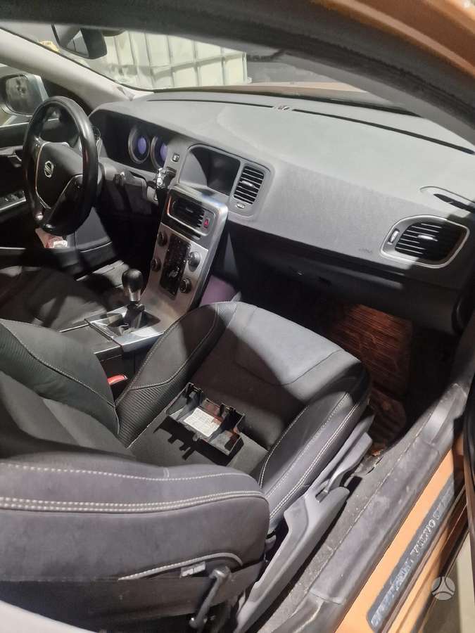 Volvo V60 dalimis. Eiropa