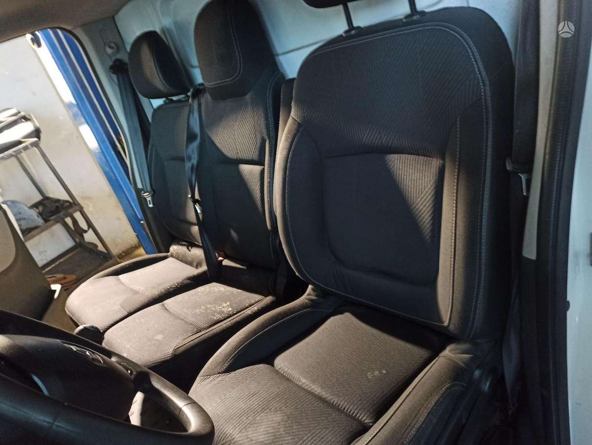 Renault Trafic, krovininiai mikroautobusai