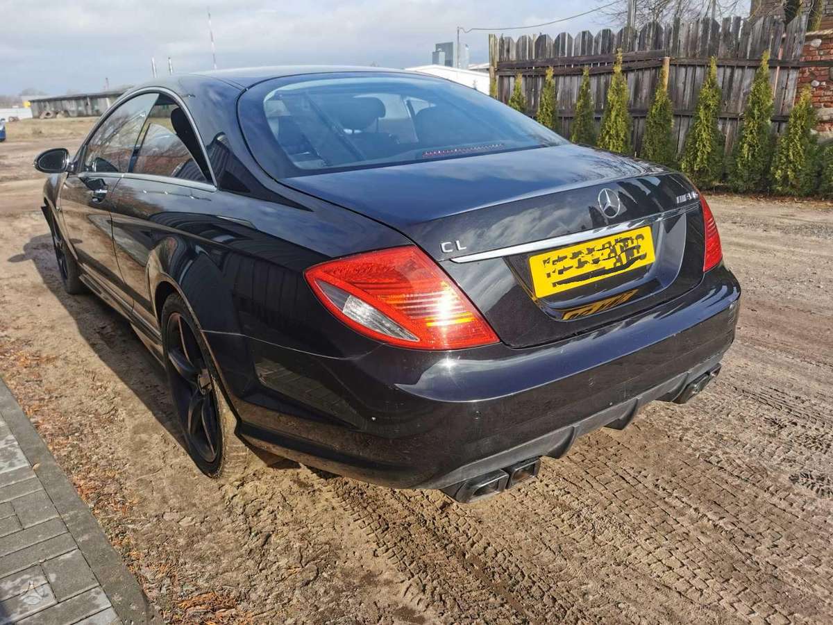 Mercedes-Benz CL500 по частям