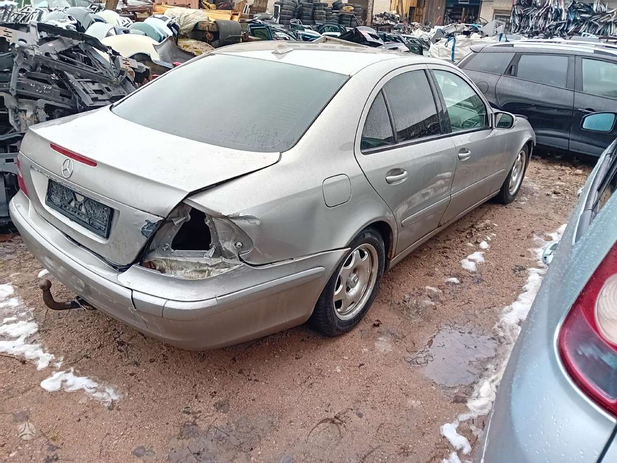 Mercedes-Benz E270 dalimis