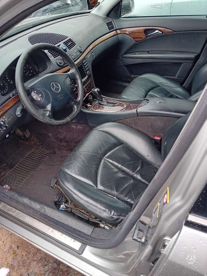 Mercedes-Benz E270 for parts