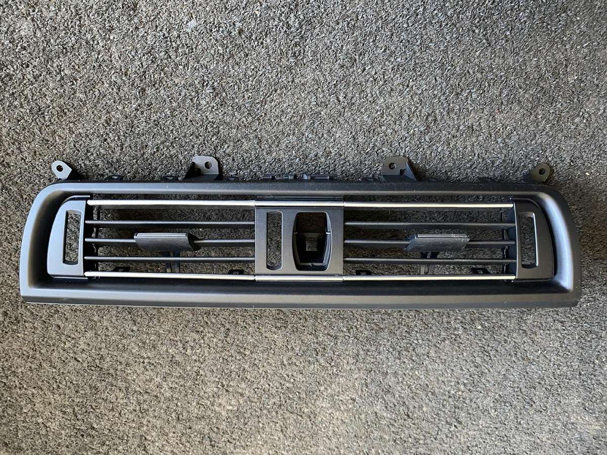 BMW 5 serija, 9166891, Bmw 5 serijos f10 f11 centrinės oro grotelės naujos dviejų t