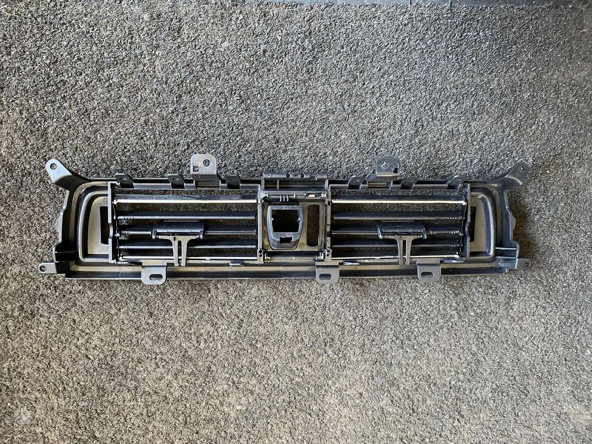 BMW 5 serija, 9166891, Bmw 5 serijos f10 f11 centrinės oro grotelės naujos dviejų t