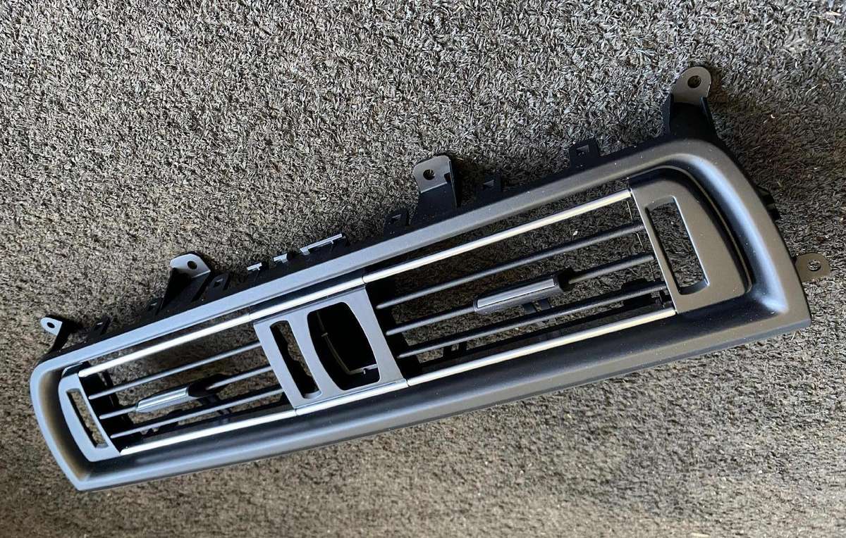 BMW 5 serija, 9166891, Bmw 5 serijos f10 f11 centrinės oro grotelės naujos dviejų t