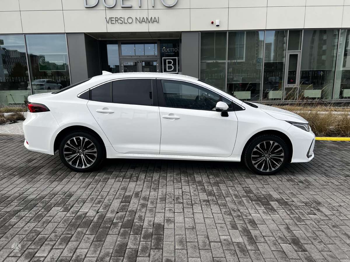 Toyota Corolla, saloon / sedan