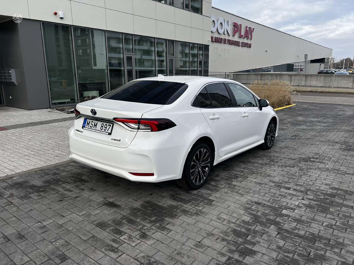 Toyota Corolla, saloon / sedan