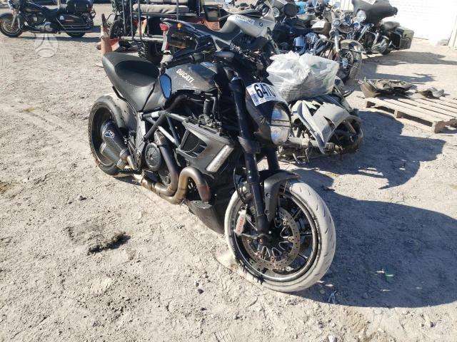 Ducati Diavel, street / classic