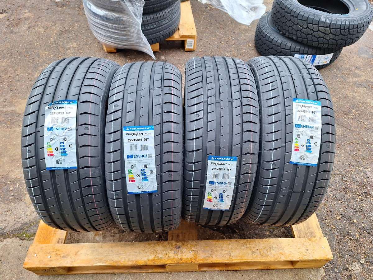 Triangle, summer 225/45 R19