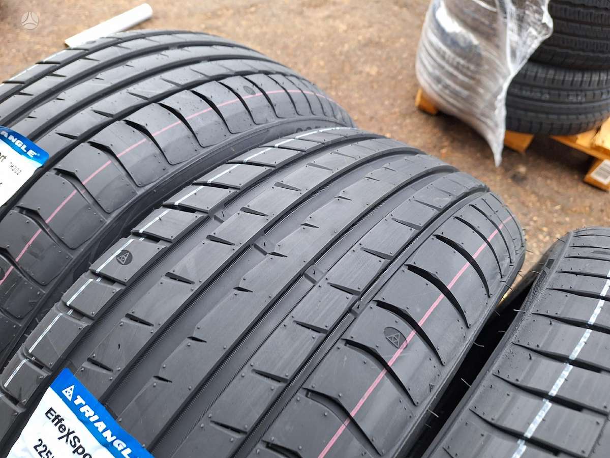 Triangle, summer 225/45 R19