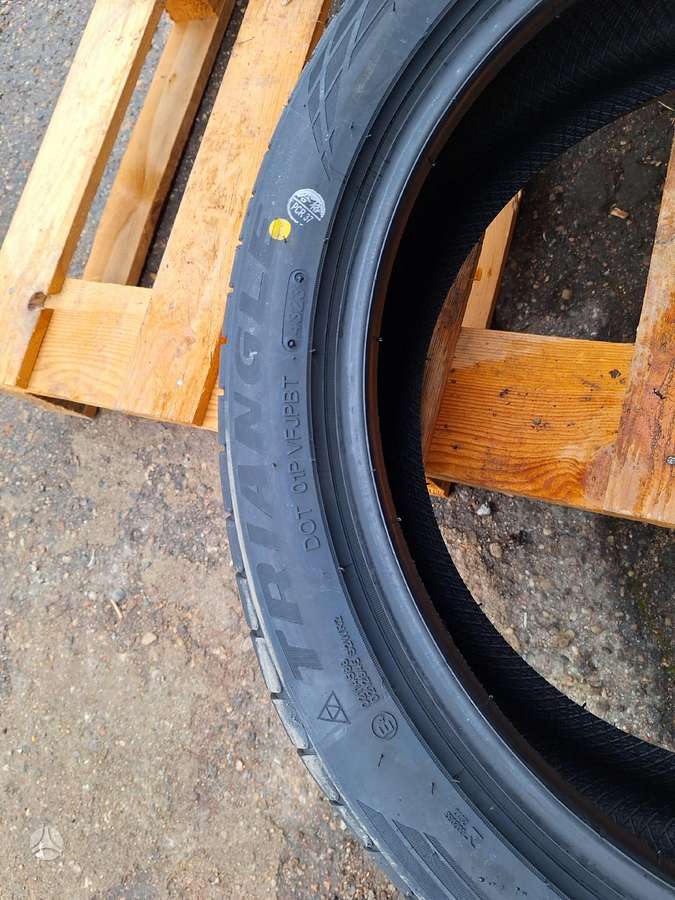 Triangle, summer 225/45 R19