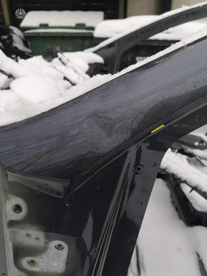 Tesla Model Y kėbulo dalys
