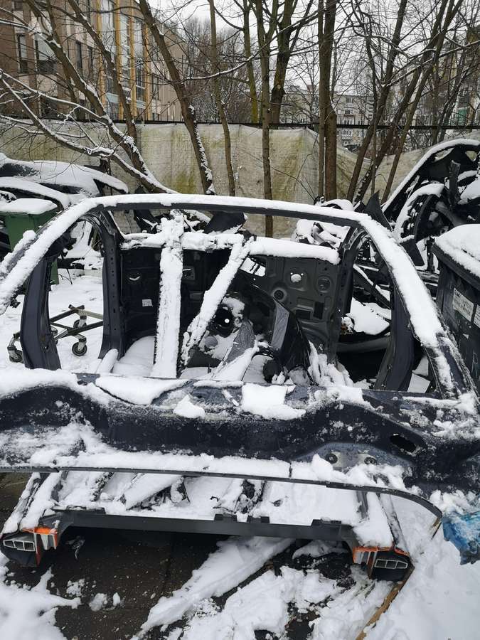 Tesla Model Y kėbulo dalys