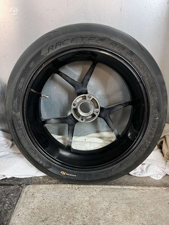 Metzeler, vasarinės 190/55 R17