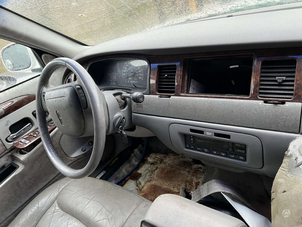 Lincoln Town Car
