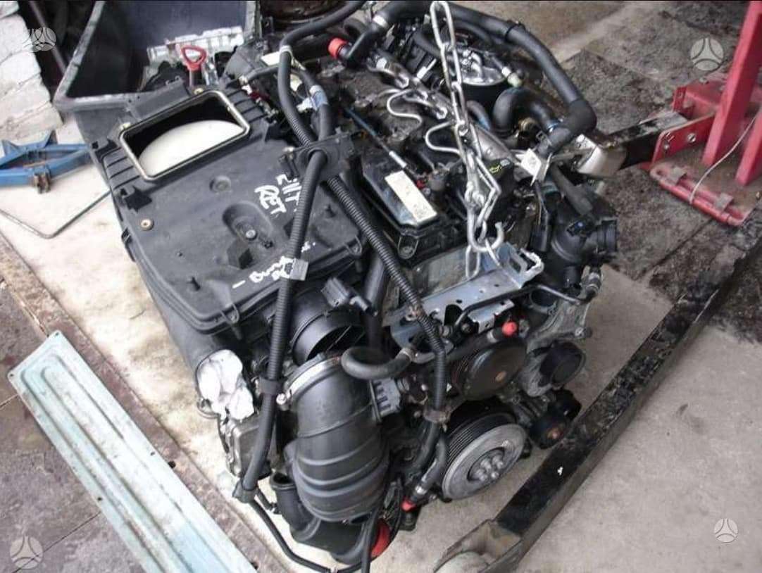 Mercedes-Benz E klasė variklio detalės