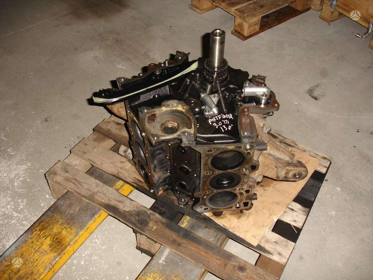 Nissan Pathfinder engine parts
