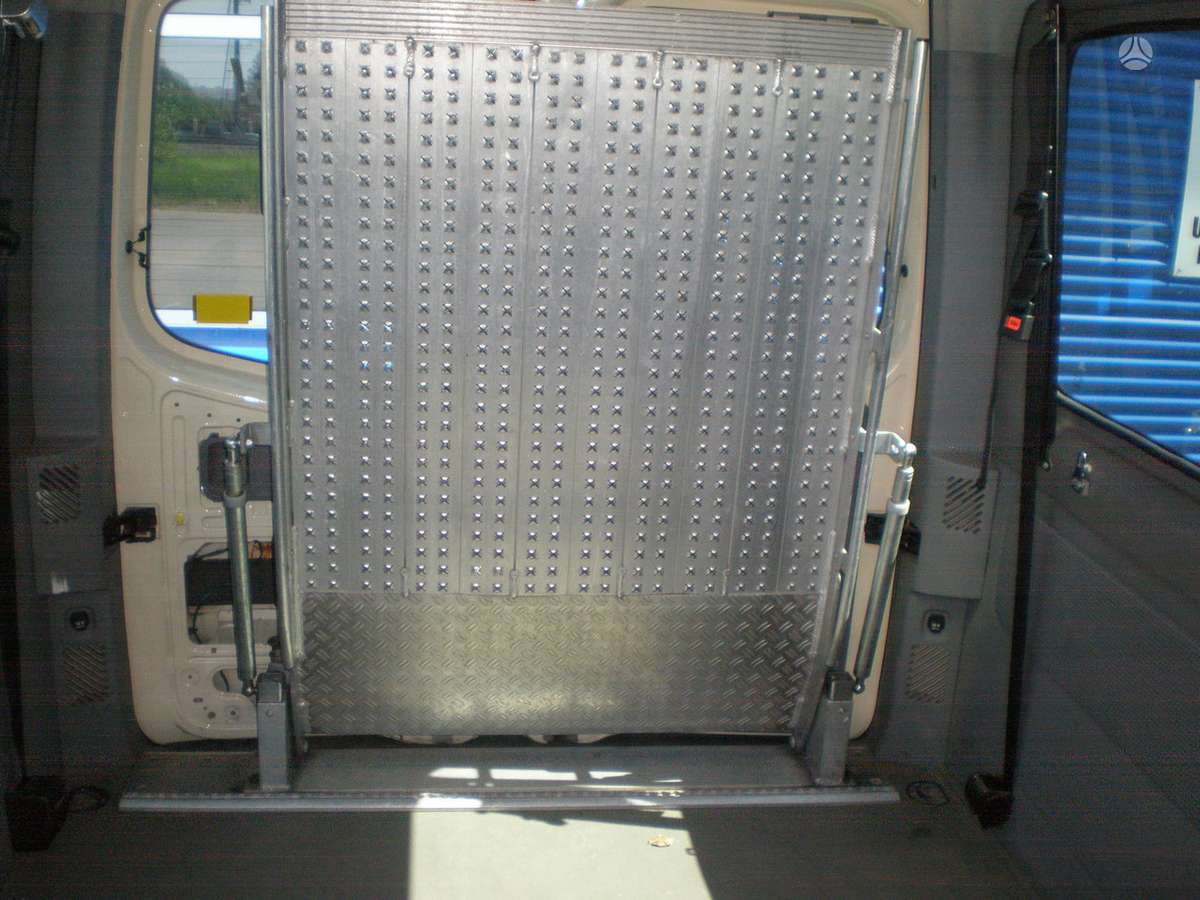 Mercedes-Benz Sprinter, passenger vans