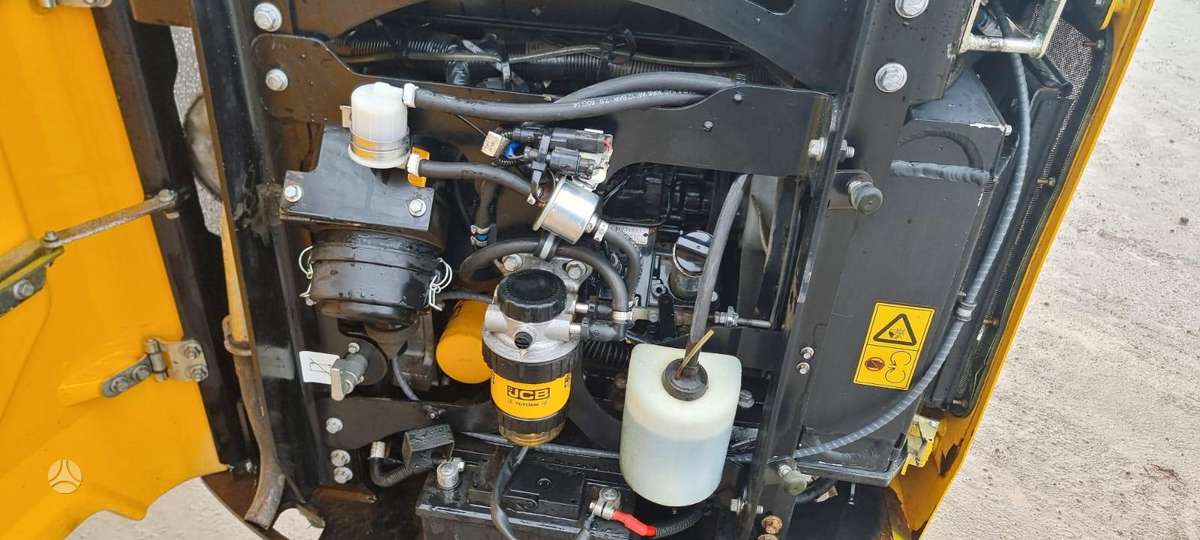 JCB 15C-1, mini ekskavatoriai