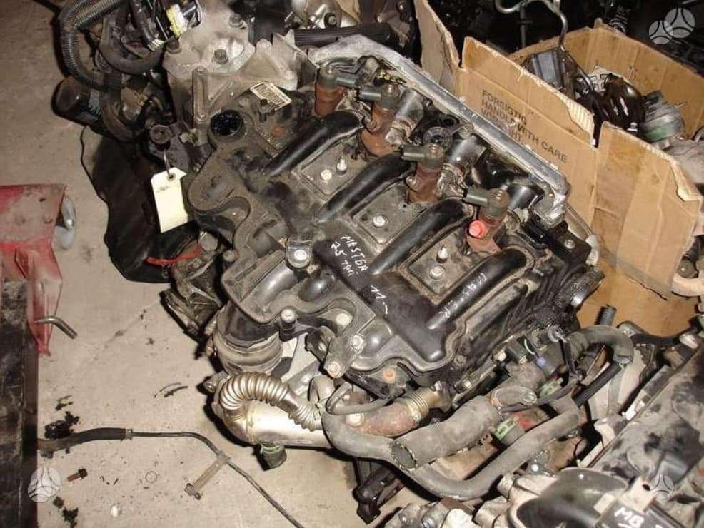 Opel Vivaro engine parts