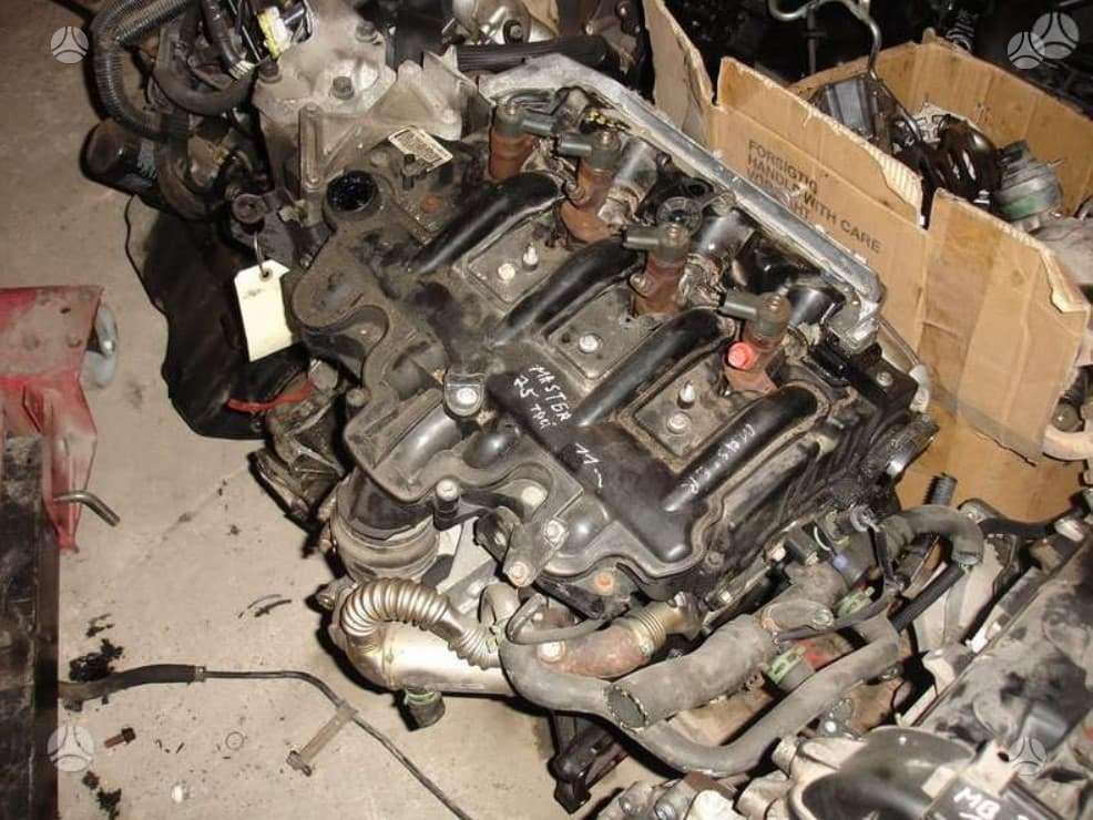Opel Vivaro variklio detalės