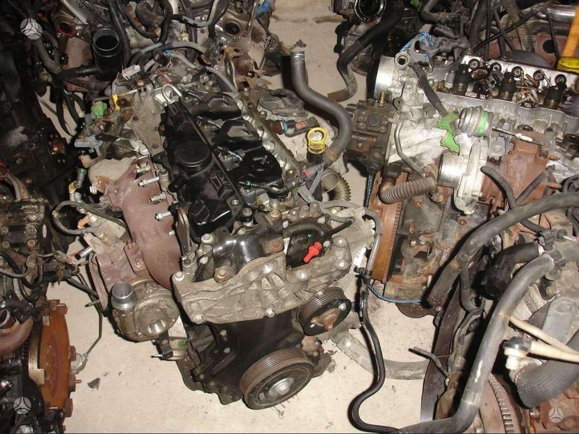 Opel Vivaro engine parts