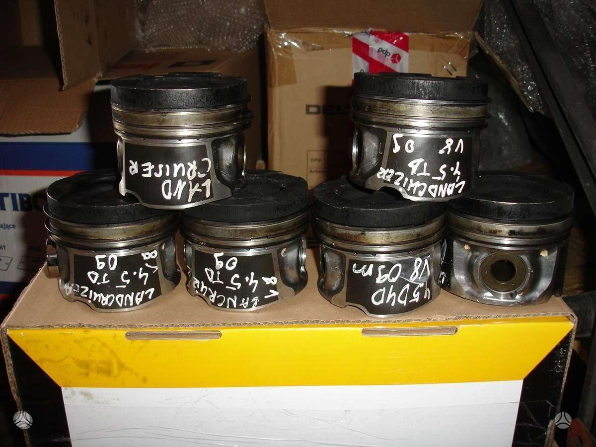 Toyota Land Cruiser pistons