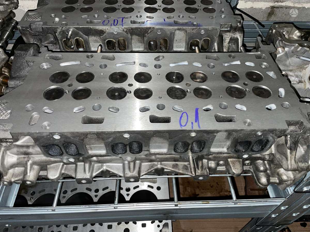 Opel Vivaro cylinder head