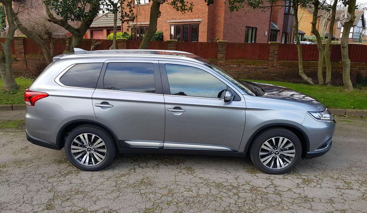 Mitsubishi Outlander dalimis