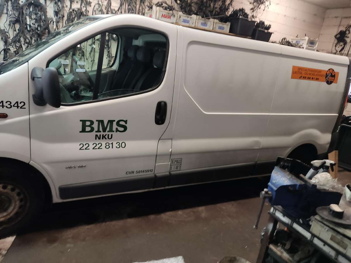 Opel Vivaro, cargo vans