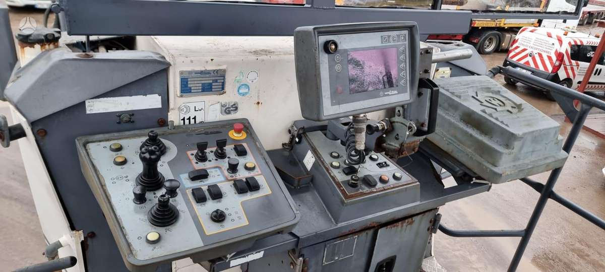 Wirtgen W210, kelių tiesimo mašinos