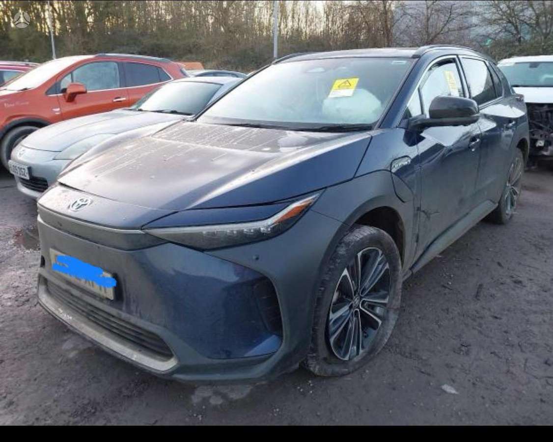 Toyota bZ4X dalimis. Dalimis