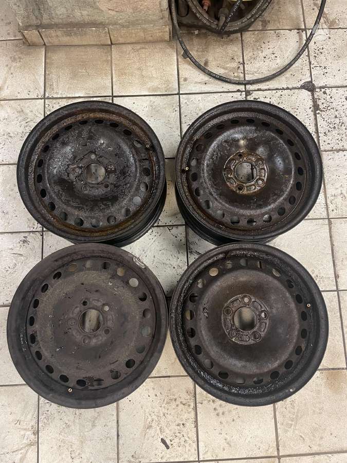 Volvo, plieniniai štampuoti, R16