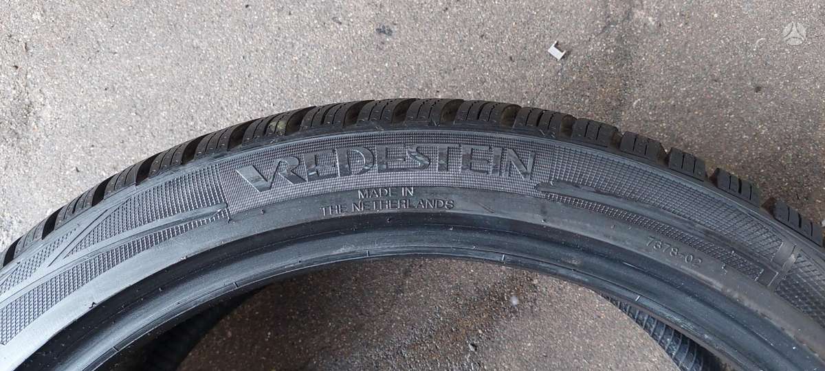 Vredestein, зимние 225/40 R19