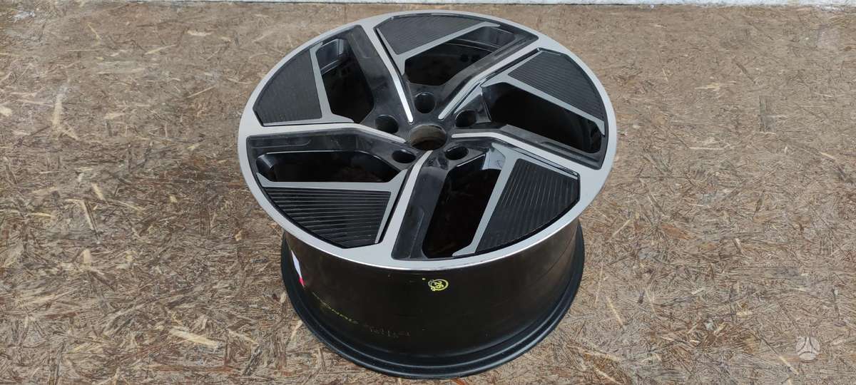 Audi e-tron, 4J3601025, Cen13639