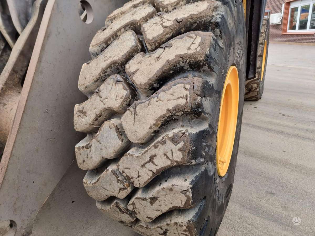 Volvo L180 F, frontal loader