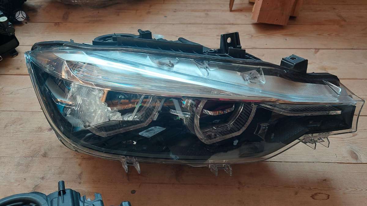 BMW 3 serija Led