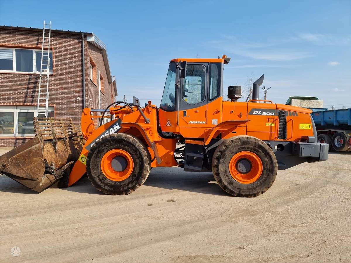 Doosan DL200, frontaliniai krautuvai