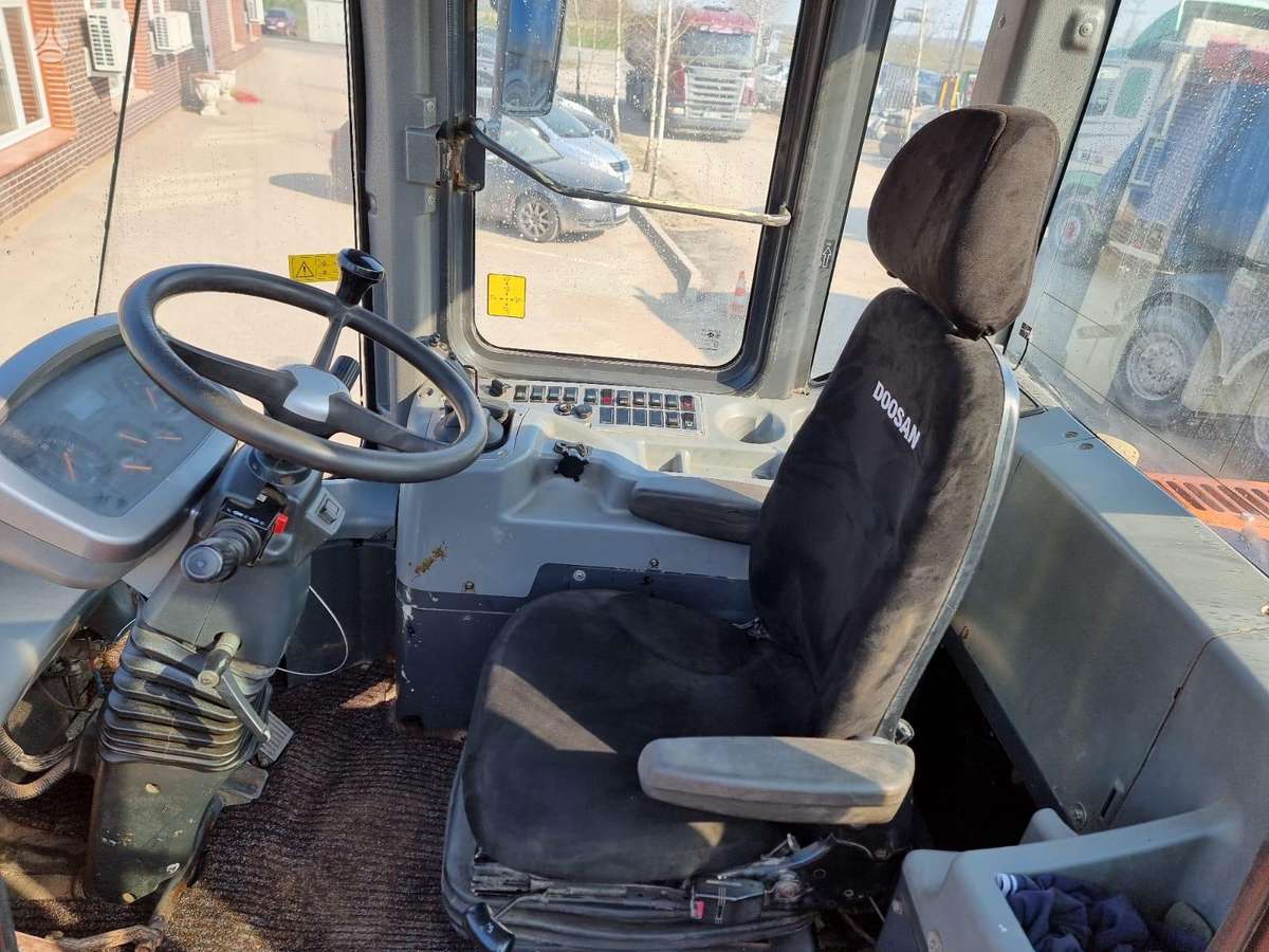 Doosan DL200, frontal loader