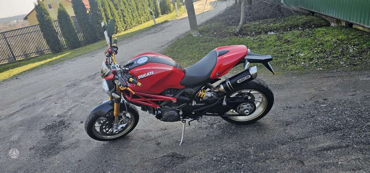 Ducati Monster 1100cc, street / classic