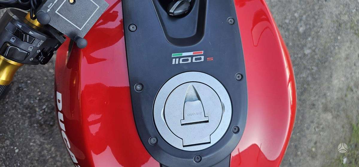 Ducati Monster 1100cc, street / classic