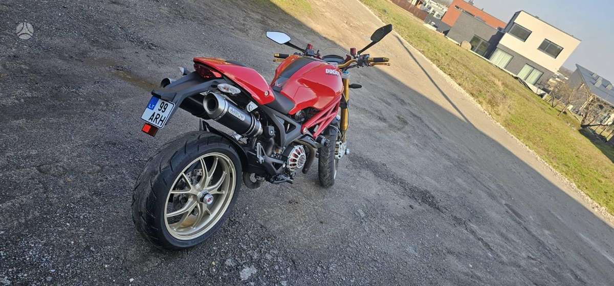 Ducati Monster 1100cc, street / classic