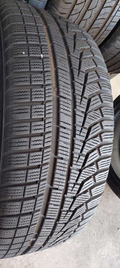 Hankook, žieminės 235/45 R19