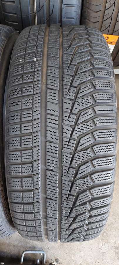 Hankook, žieminės 235/45 R19