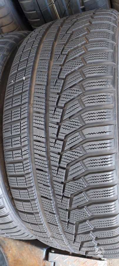 Hankook, žieminės 235/45 R19