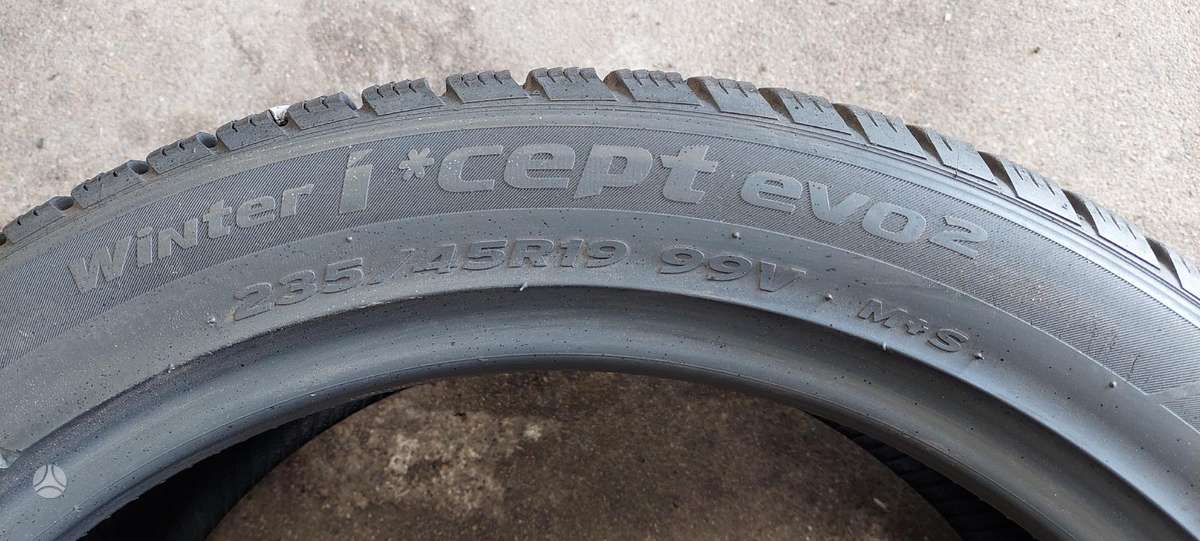 Hankook, žieminės 235/45 R19